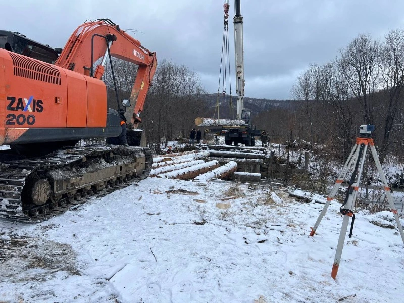 Начат ремонт моста через реку Большую Александровку