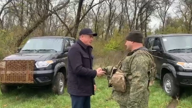 Валерий Лимаренко в зоне специальной военной операции встретился с мобилизованными сахалинцами