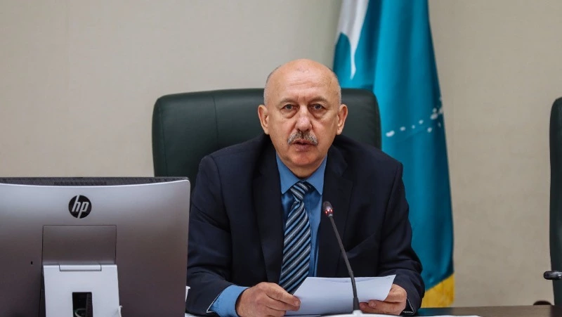 Депутат Сахалинской облдумы А.Болотников поздравил педагогов, учащихся и родителей с Днем знаний