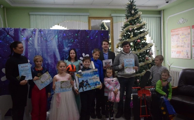 Александровцам вручили подарки и сертификаты