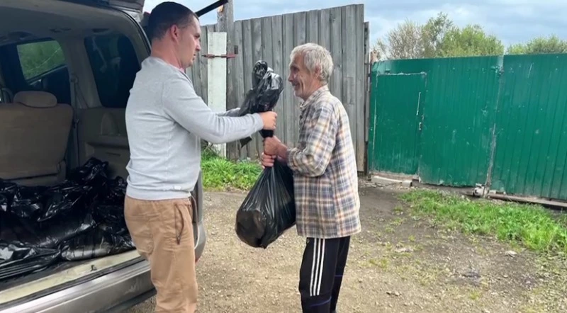 Семьям мобилизованных раздали свежую рыбу