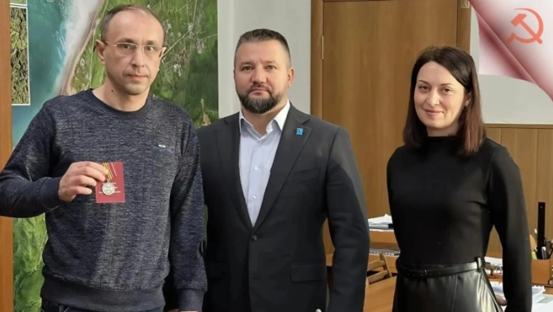 Землякам вручили государственные награды