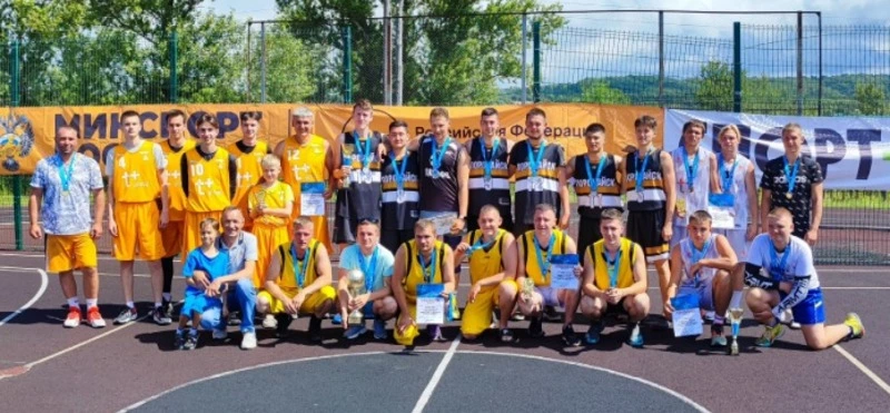 Сахалинцы сразились за Кубок мэра по баскетболу