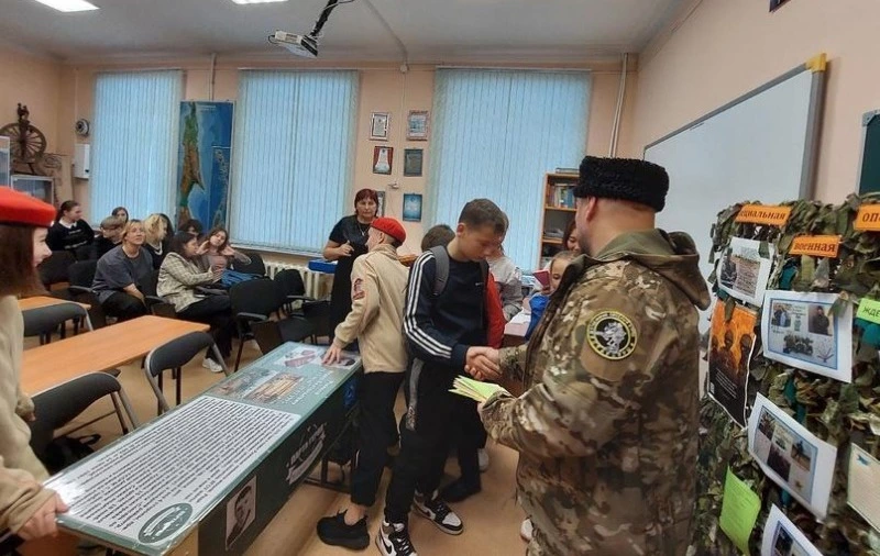Участник СВО встретился со школьниками