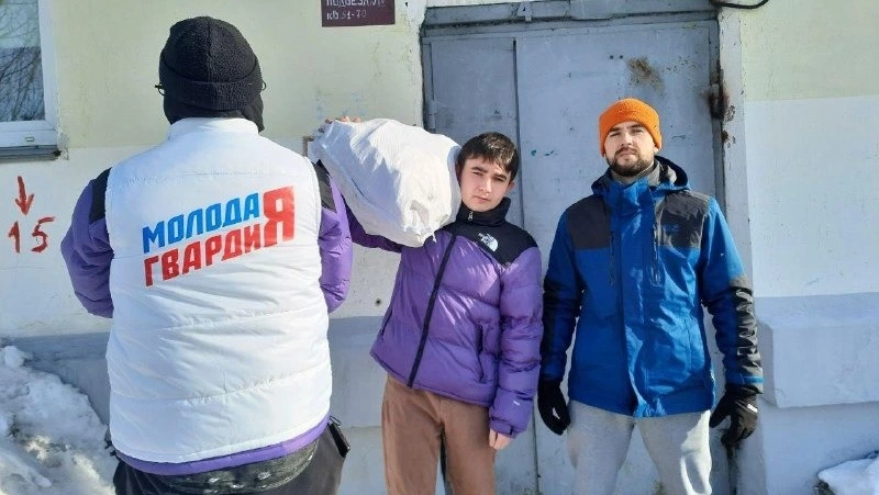 Жителям Александровск-Сахалинского района безвозмездно раздали тонну свежей наваги