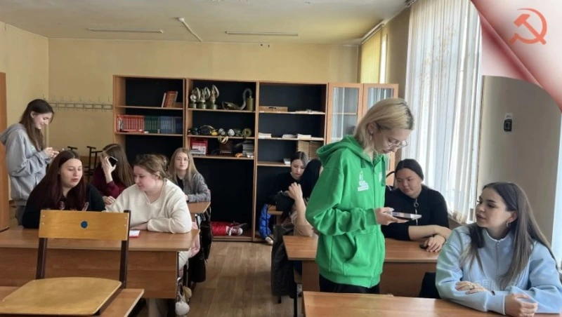 Волонтеры продолжают помогать александровцам голосовать за общественную территорию