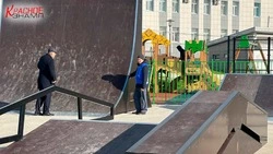 Старые площадки уступили место современным игровым зонам