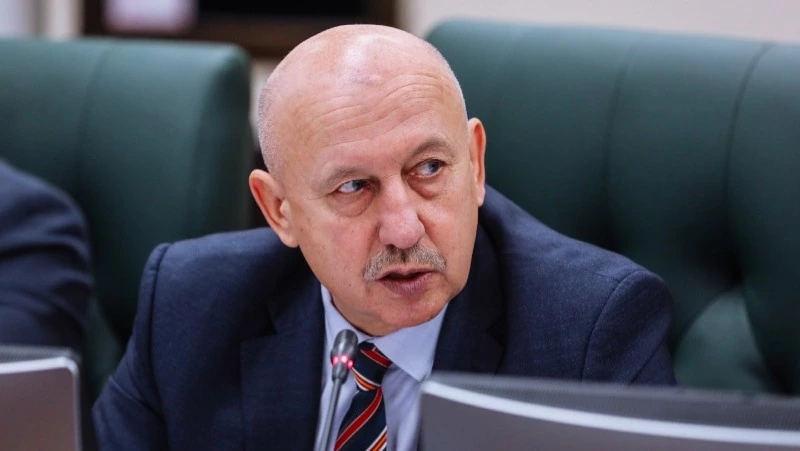 Депутат Сахалинской облдумы Александр Болотников поздравляет александровцев с памятной датой