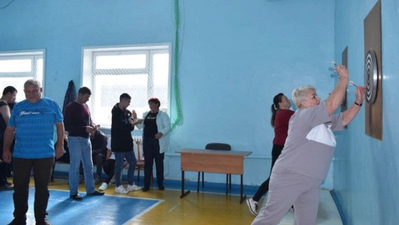 Организации города сразились в метании дротиков