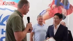 Глава Шахтерска вручил благодарственное письмо сахалинскому спортсмену