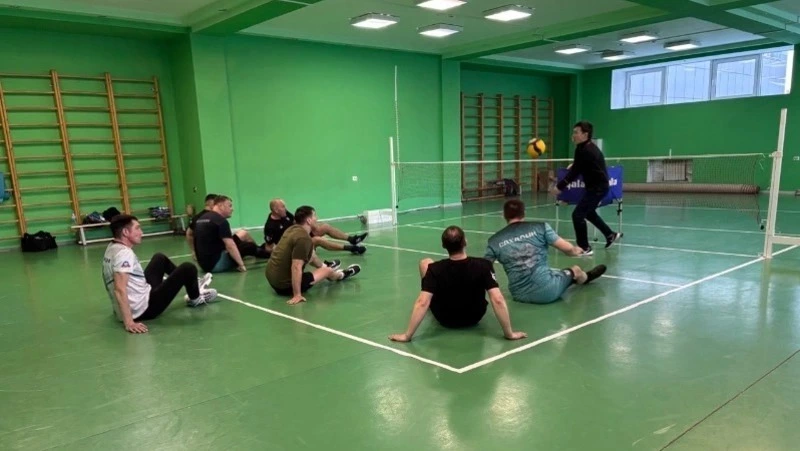 Сахалинская волейбольная команда ветеранов СВО получила новую спортивную форму