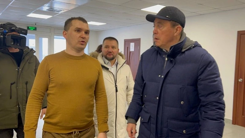 Губернатор провел осмотр городской бани в Александровске-Сахалинском