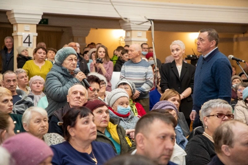 В.Лимаренко потребовал ускорить запись на прием к врачу в Александровске-Сахалинском