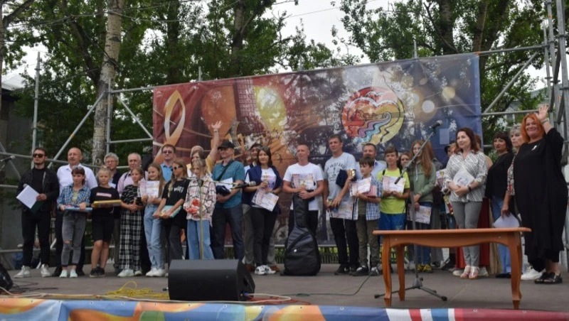 У Трех братьев снова звучат песни