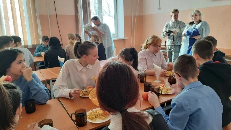 Организацию и качество питания проверили в школьных столовых района