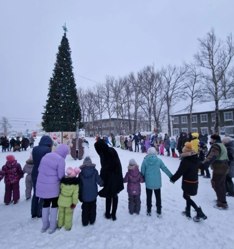 В Александровске-Сахалинском открыли городскую елку