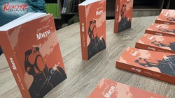 Сахалинский писатель подарил книги библиотекам Шахтерска