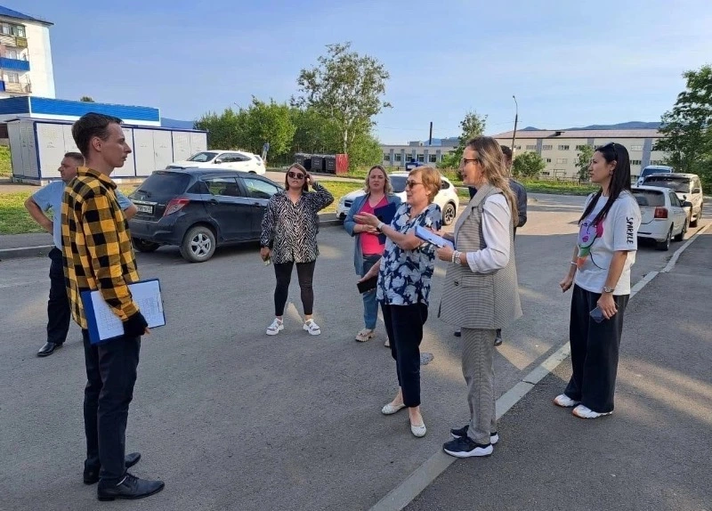 В Александровске-Сахалинском проверили соблюдение стандарта уборки дворов