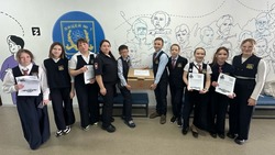 Письма с теплом: школьники Южно-Сахалинска поддержали военных