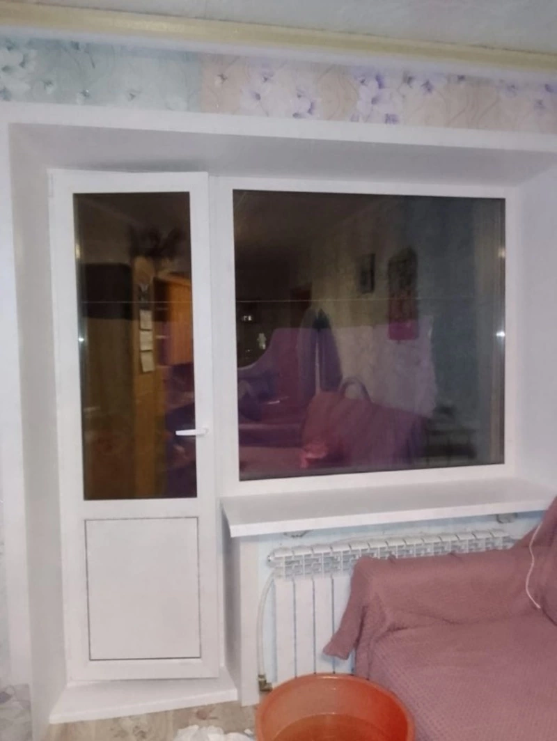 Окно с балконной дверью приобретены и доставлены для семьи александровца, участвующего в СВО