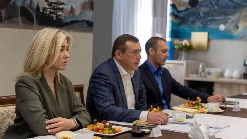 Валерий Лимаренко встретился с прибывшими в отпуск сахалинскими защитниками