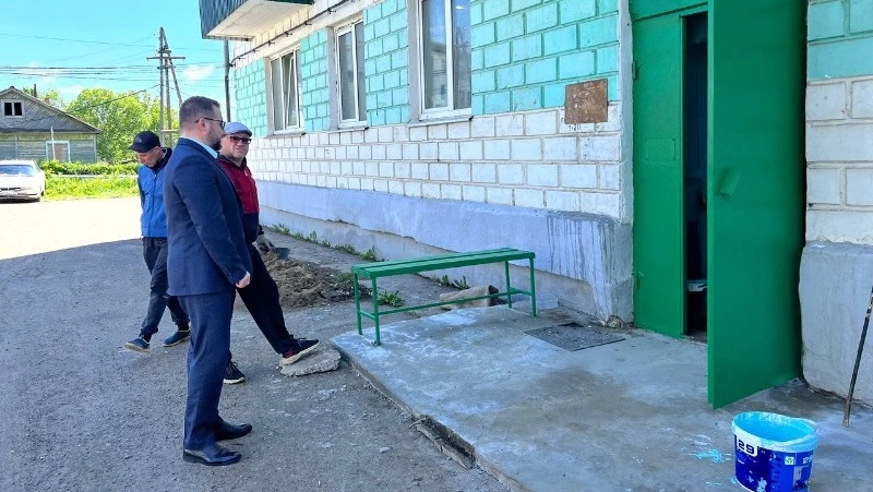 Благоустройство подъездов в Александровске-Сахалинском продолжается