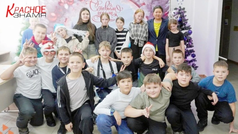 Профориентация в новогоднем стиле: битва постеров  и первое интервью школьников о своей будущей проф