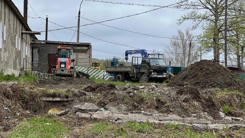 Территория возле городской бани должна быть благоустроенна до октября