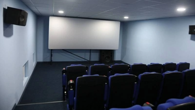 Валерий Лимаренко проинспектировал работу кинозала