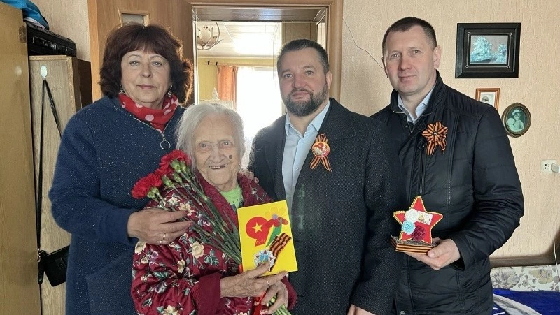 Мэр поздравил участников трудового фронта с Днем Победы