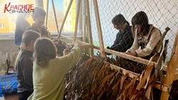 Ученики СОШ №2 и «Волонтеры Победы»  помогли сделать маскировочные сети