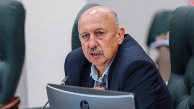 Депутат Сахалинской областной Думы Александр Болотников поздравил александровцев с Днем знаний