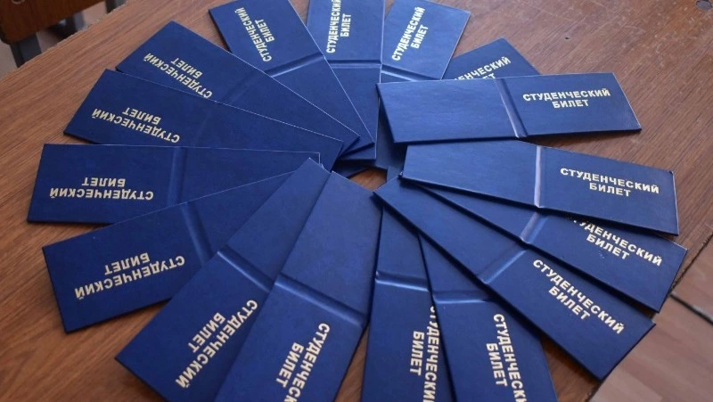 Александровские выпускники могут подать документы в вуз онлайн