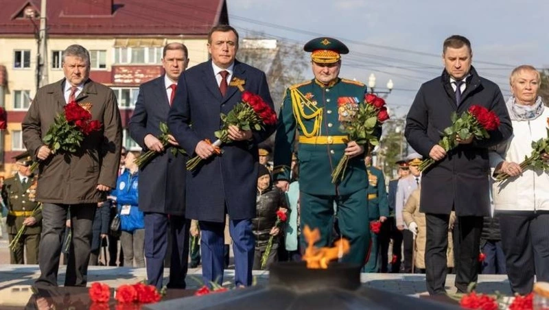 Около 1000 человек приняли участие в военном параде в Южно-Сахалинске