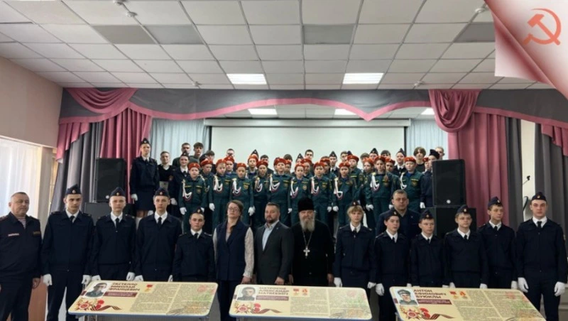 Имена Героев на школьной парте