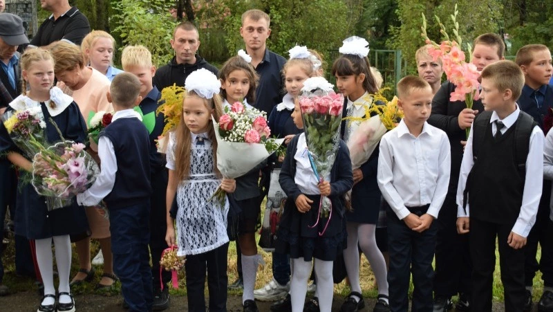 Первый звонок вновь прозвучал в школах