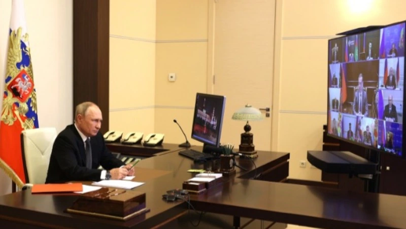 Владимир Путин ввел военное положение в новых регионах России