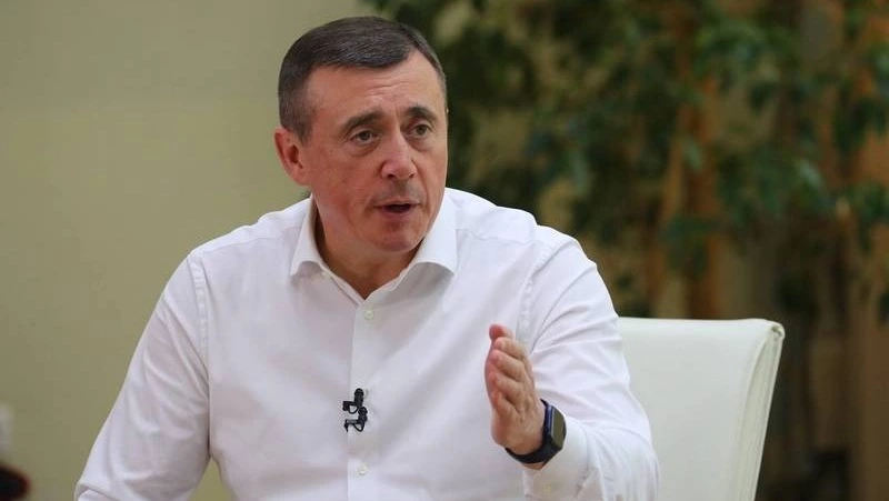 Десятки вопросов ежедневно поступают на прямую линию губернатора Валерия Лимаренко