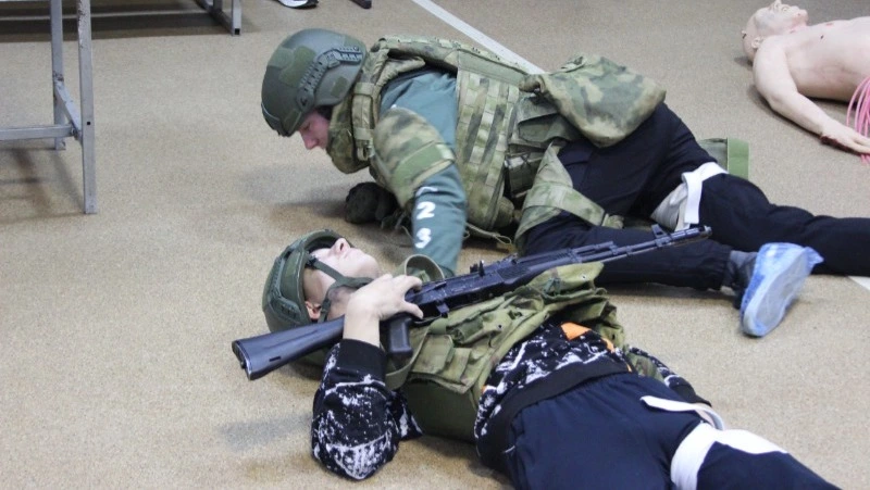 Студенты прошли базовый курс по тактической медицине