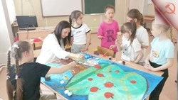 Первый день в летнем пришкольном лагере под девизом "Праздник детства"