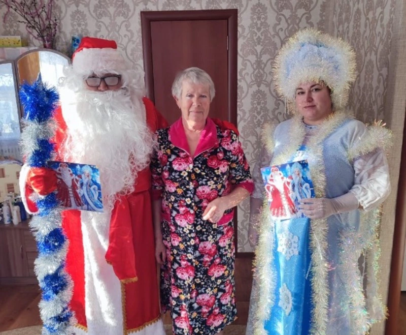 Дед Мороз и Снегурочка порадовали жителей пожилого возраста в селе Мгачи