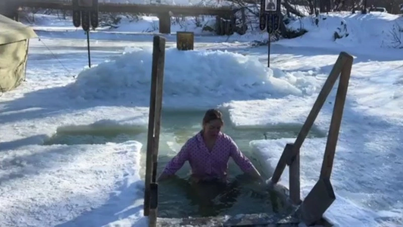 Александровцы окунулись в прорубь