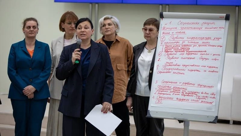 В Сахалинской области обсуждают региональный аспект Национальной стратегии в интересах женщин